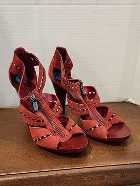 Michael Kors Berkley Floral T-Strap Cherry Heeled Sandals Size 7.5